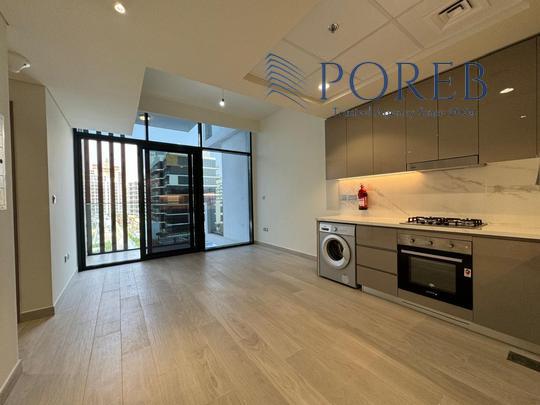 1 Bedroom w Open view of Pool and Boulevard